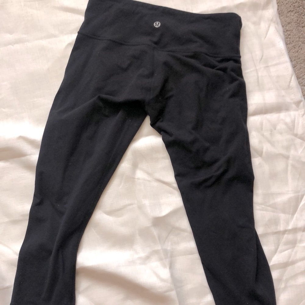 Lululemon Wunder Under size 6 cropped